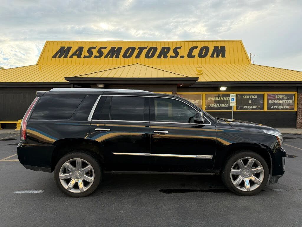 2017 CADILLAC Escalade