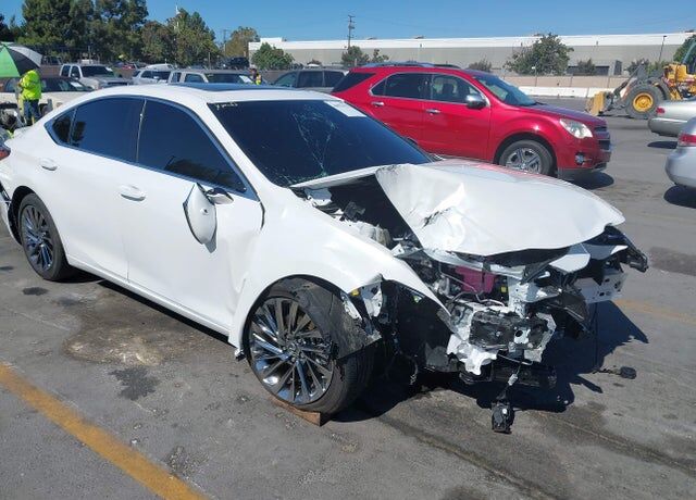 2025 LEXUS ES