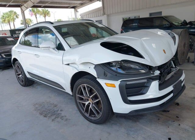 2022 PORSCHE Macan