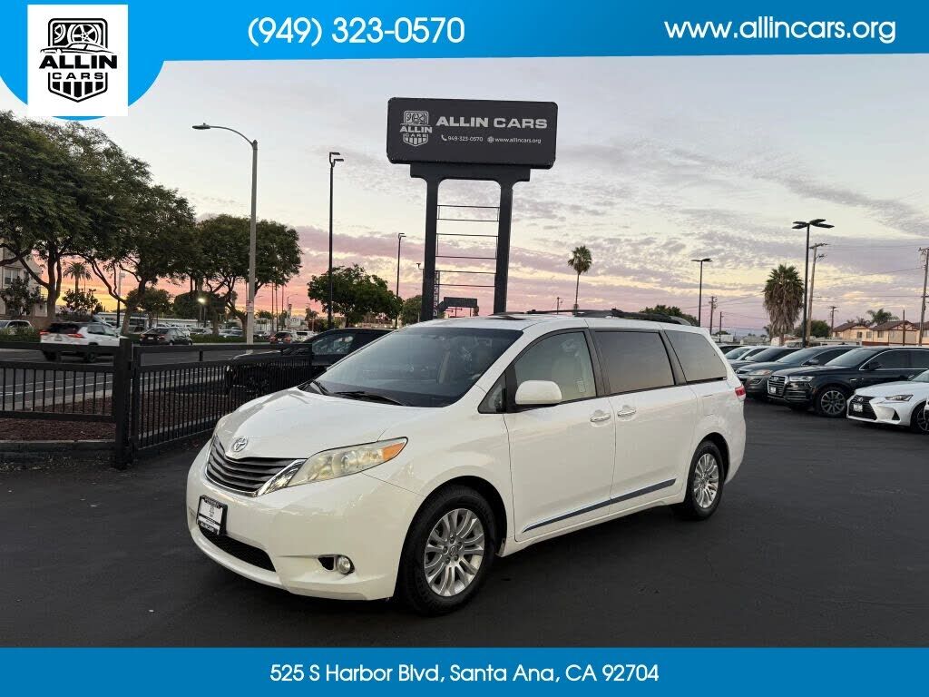 2012 TOYOTA Sienna