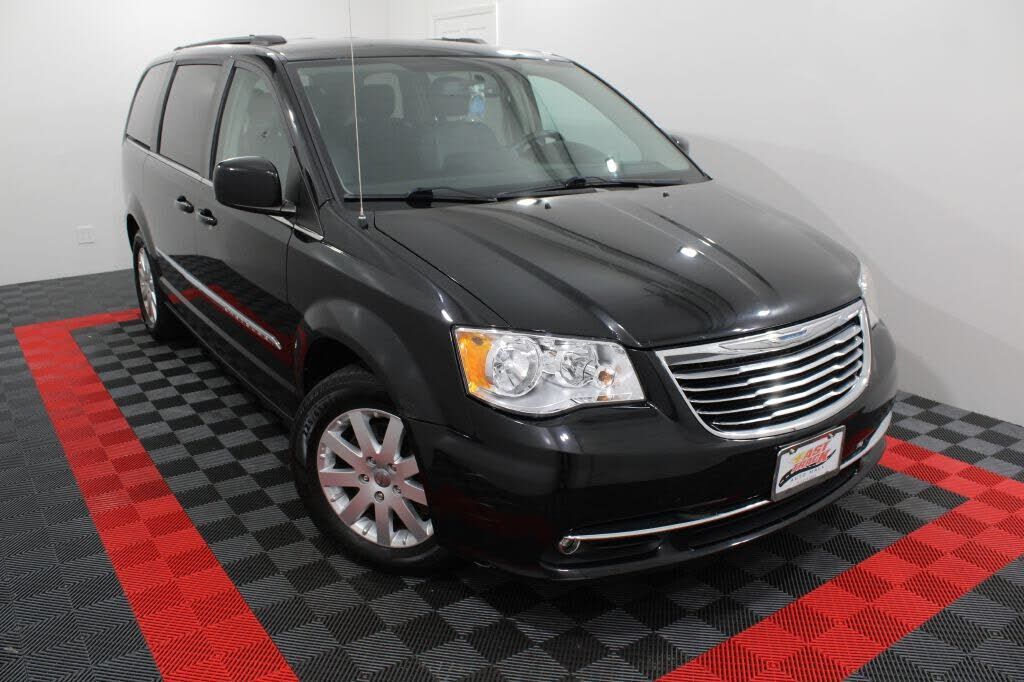 2016 CHRYSLER Town and Country