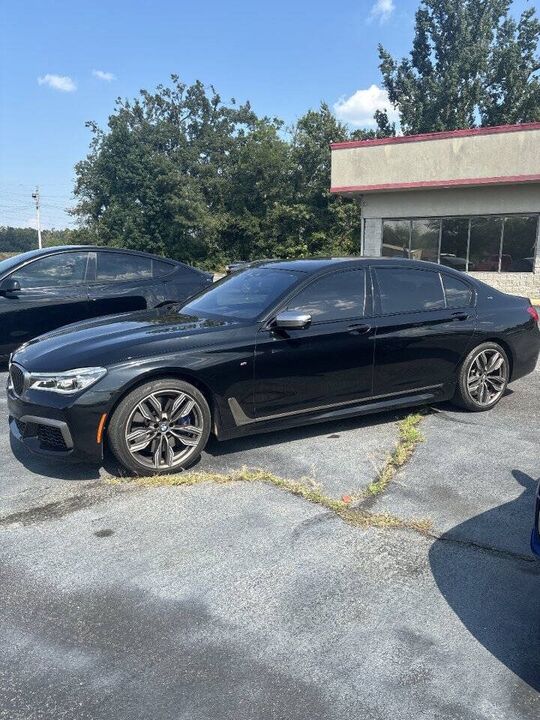 2019 BMW M760i