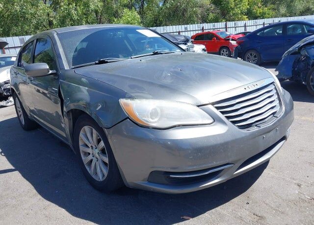 2013 CHRYSLER 200