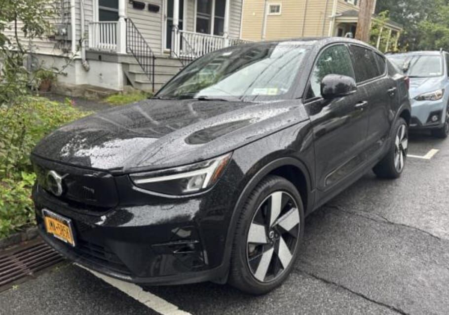 2023 VOLVO C40