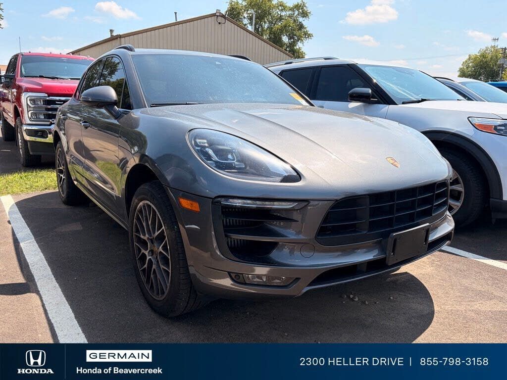 2018 PORSCHE Macan