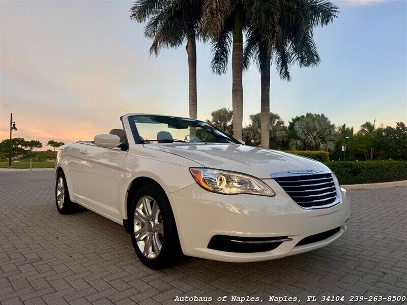 2013 CHRYSLER 200