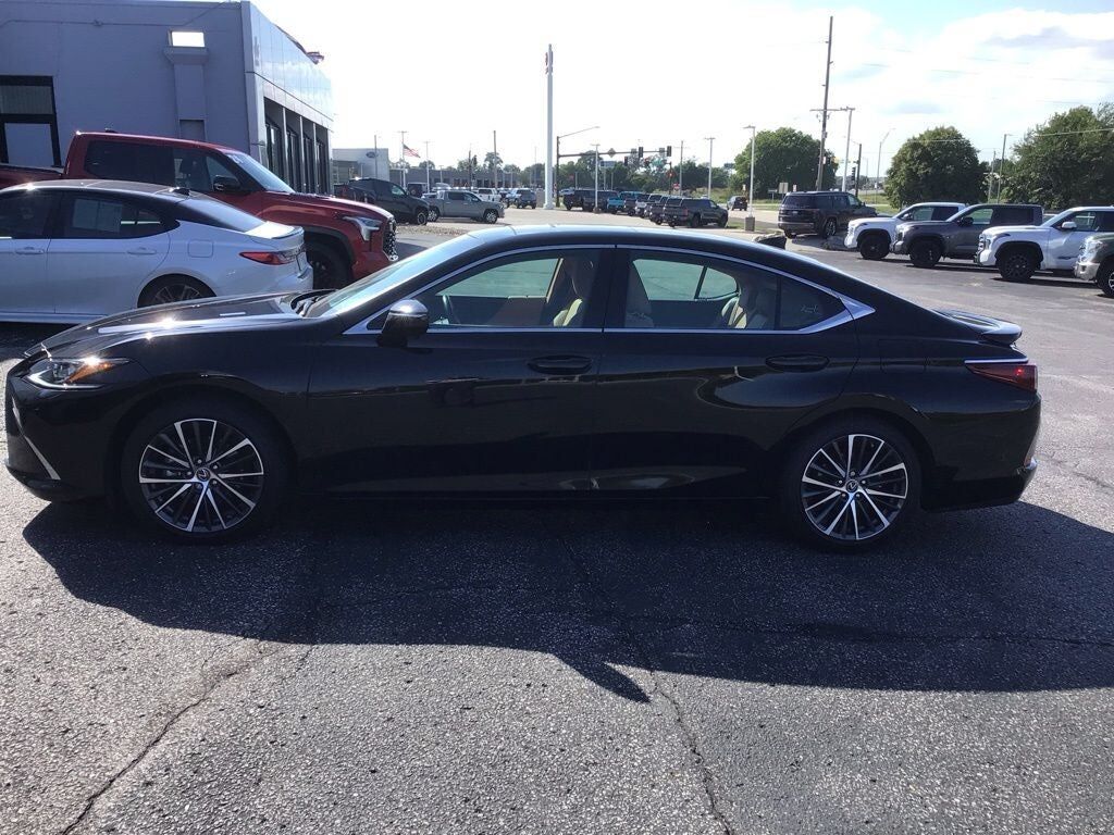 2022 LEXUS ES