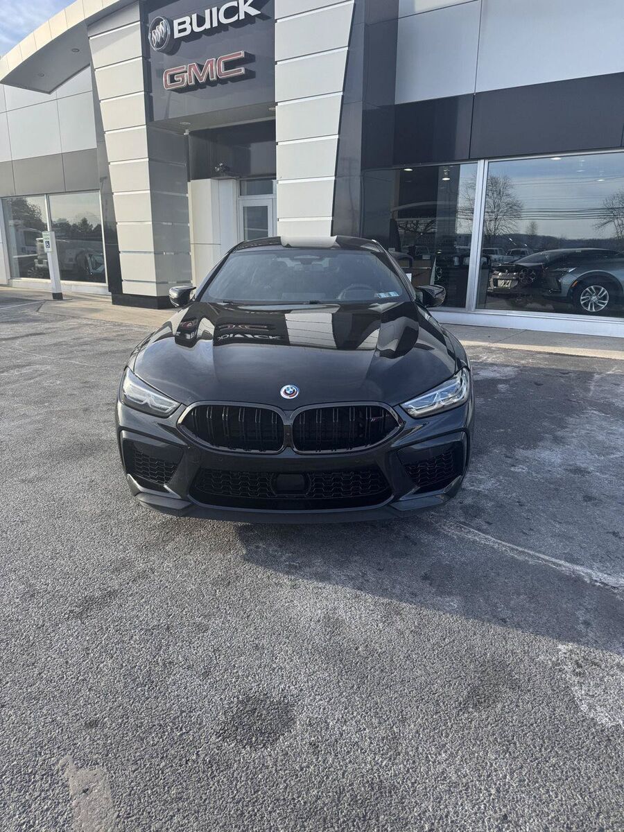 2023 BMW M8