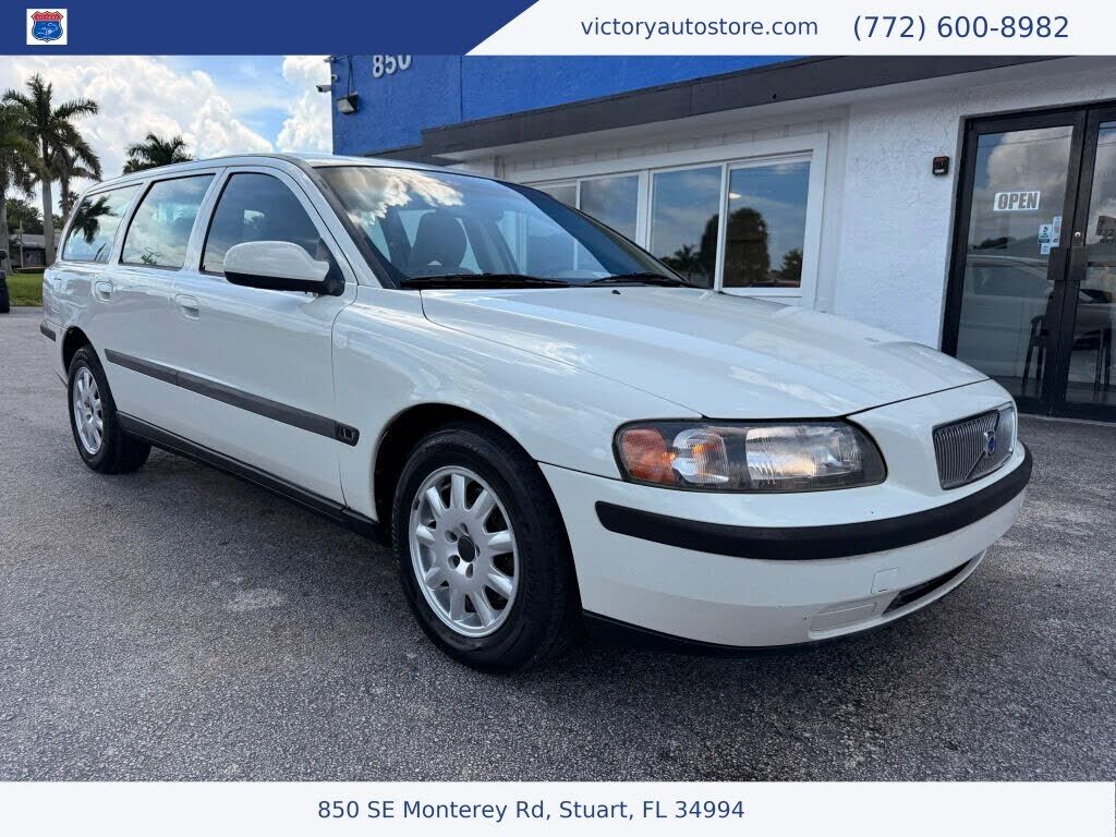 2001 VOLVO V70