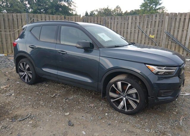 2022 VOLVO XC40