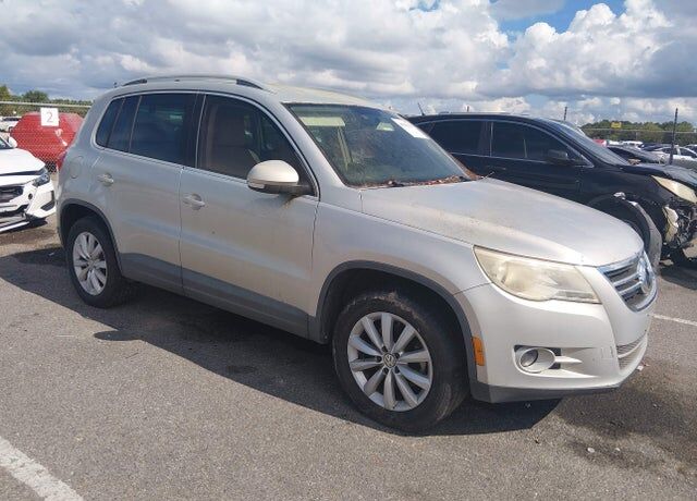 2011 VOLKSWAGEN Tiguan