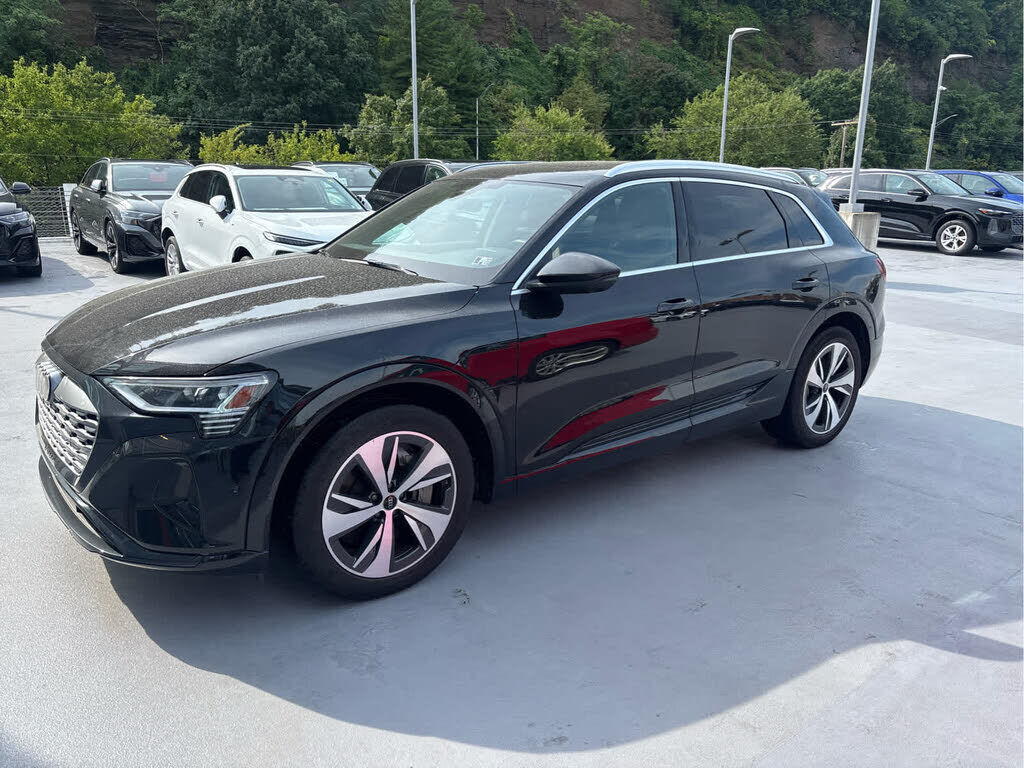 2024 AUDI Q8