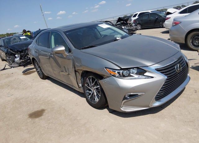 2017 LEXUS ES