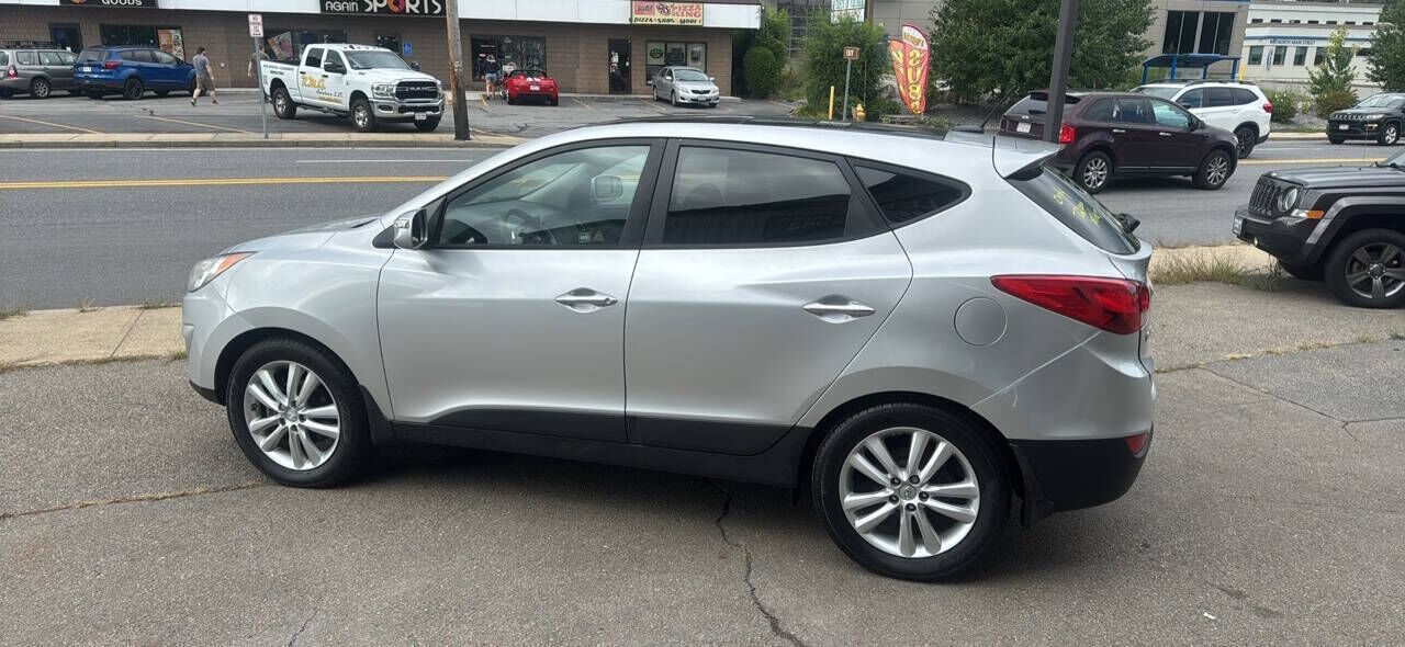 2011 HYUNDAI Tucson