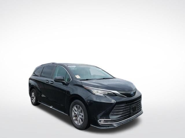 2023 TOYOTA Sienna