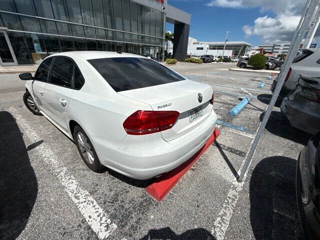 2013 VOLKSWAGEN Passat