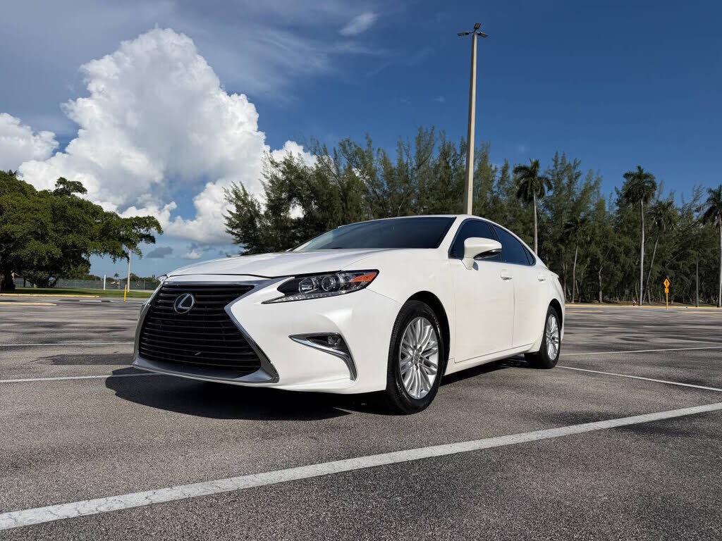 2016 LEXUS ES