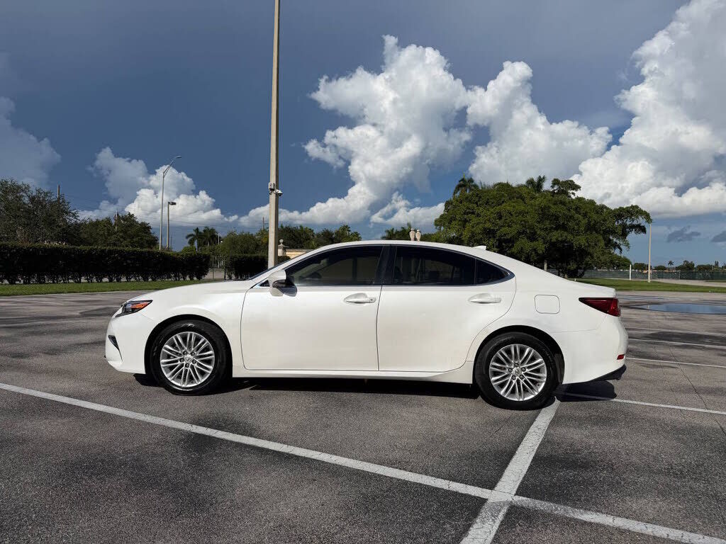 2016 Lexus ES
