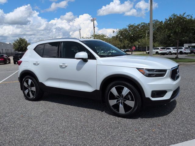 2021 VOLVO XC40