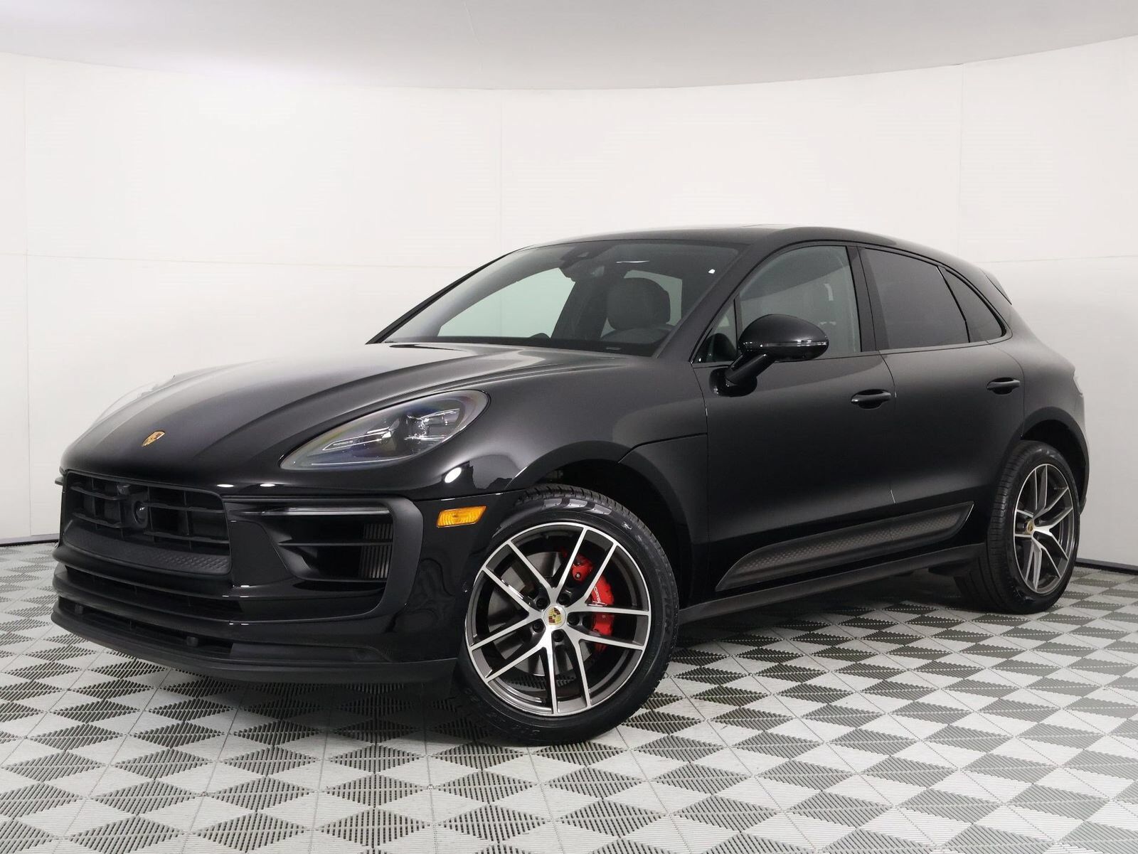 2024 PORSCHE Macan