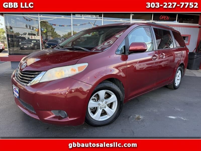 2012 TOYOTA Sienna