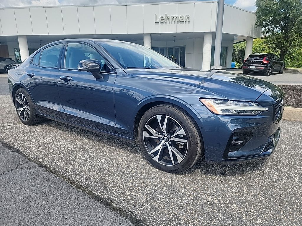 2025 VOLVO S60