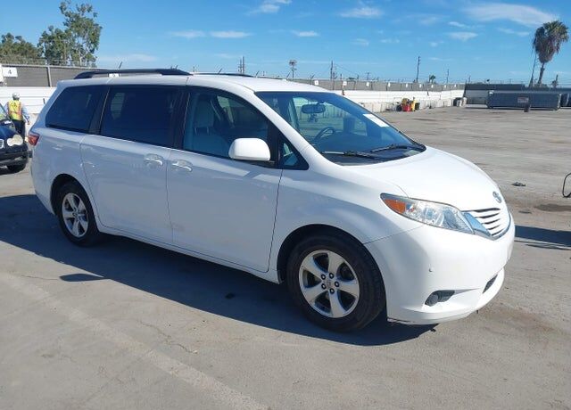 2015 TOYOTA Sienna