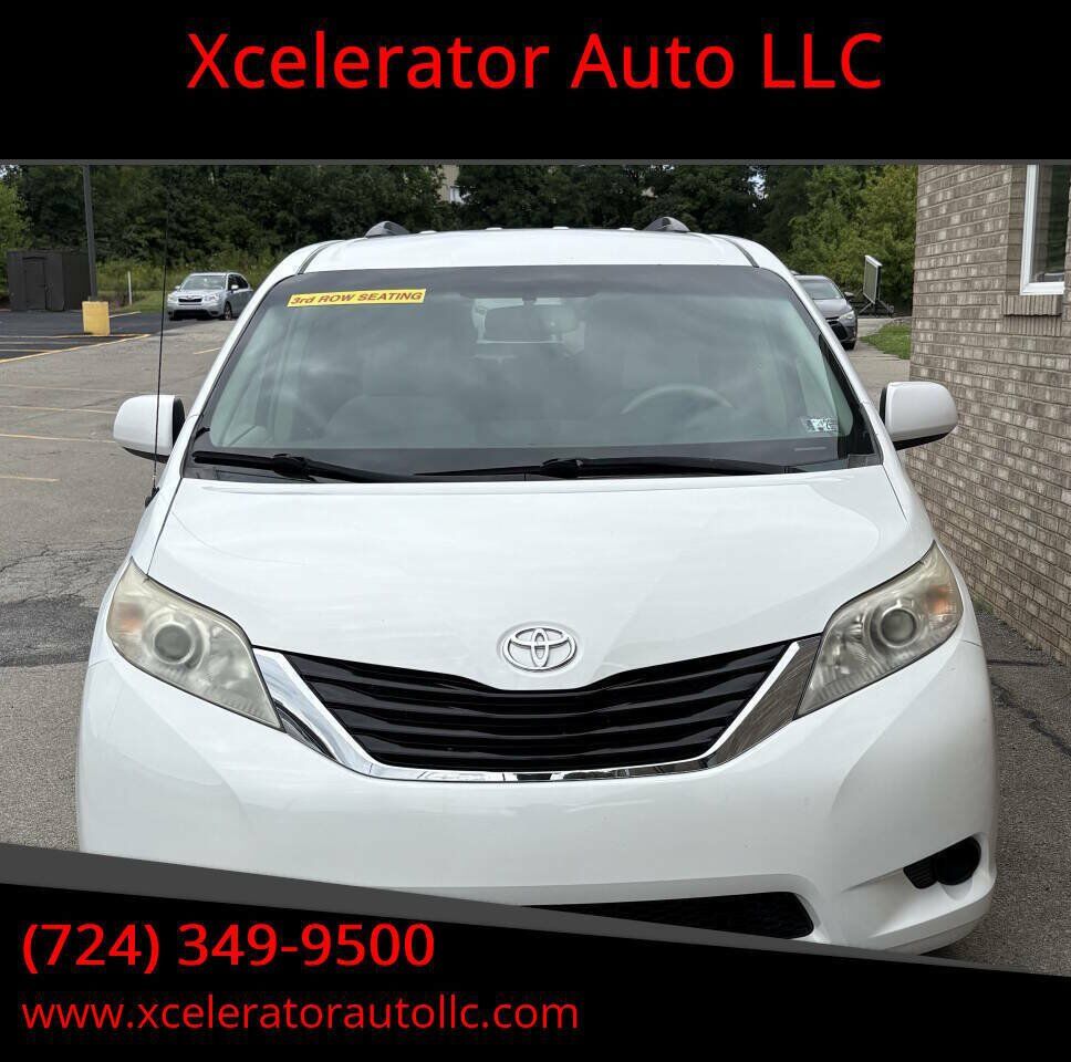 2011 TOYOTA Sienna