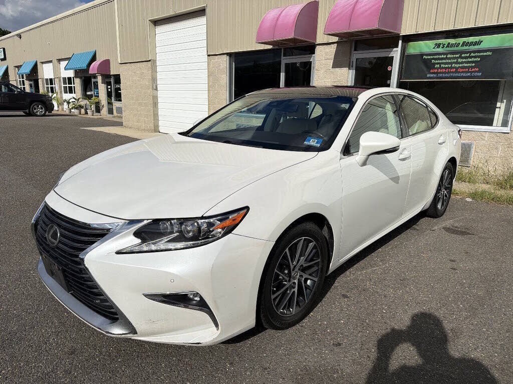 2016 LEXUS ES