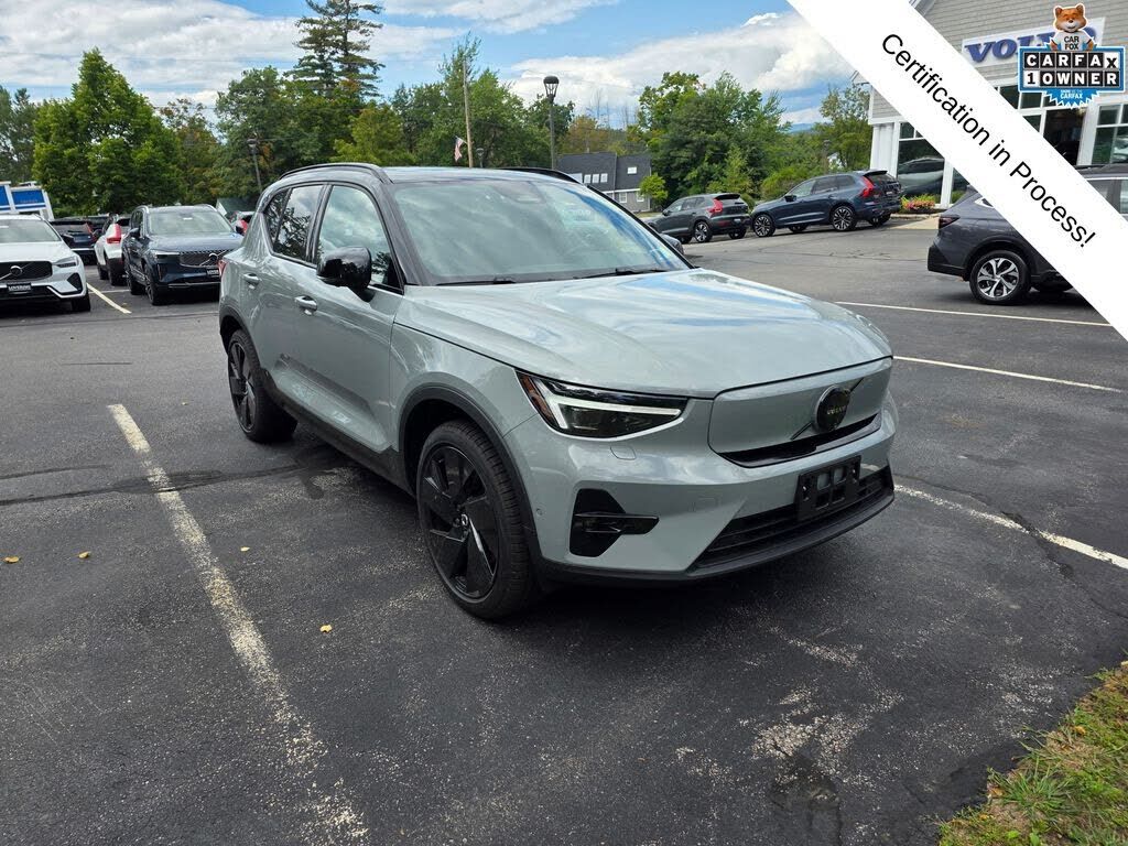 2026 VOLVO EX40