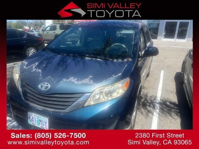 2011 TOYOTA Sienna