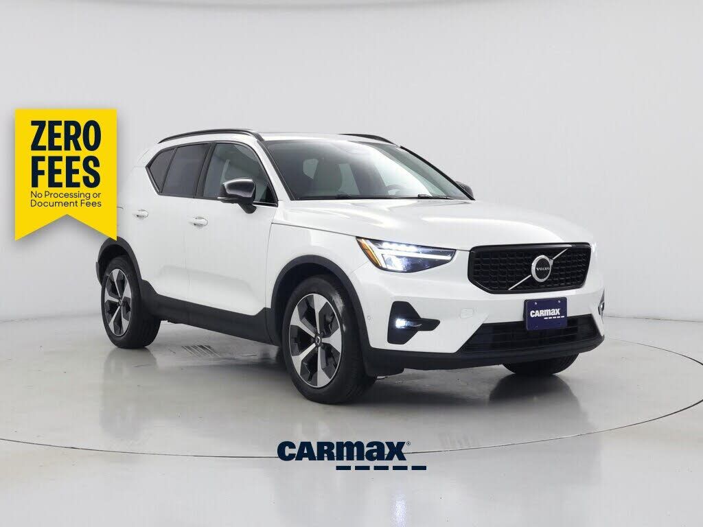 2023 VOLVO XC40