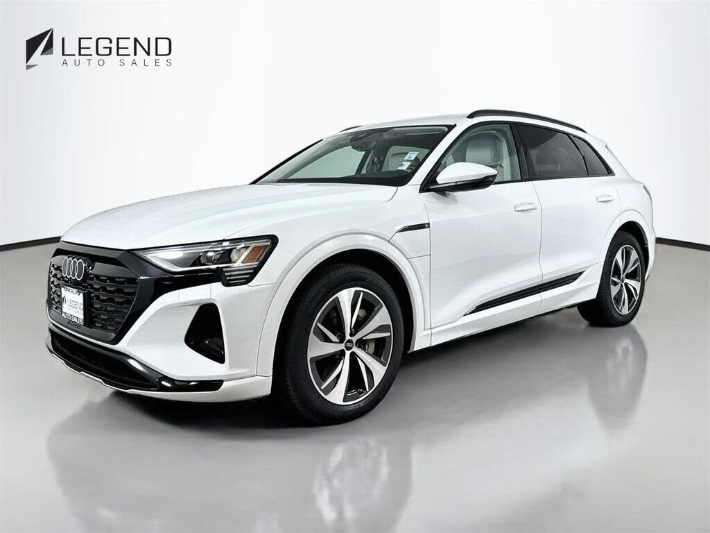 2024 AUDI Q8