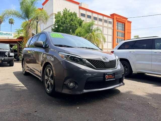 2017 TOYOTA Sienna