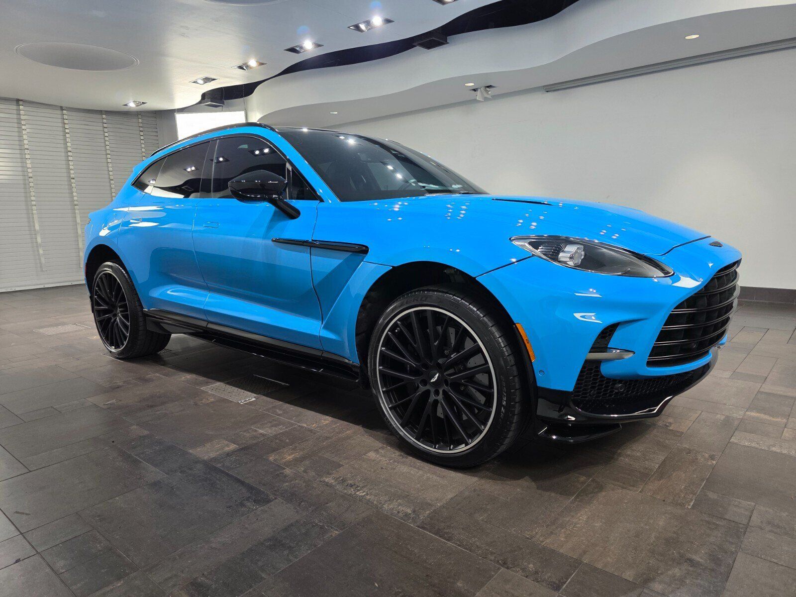 2023 ASTON MARTIN DBX