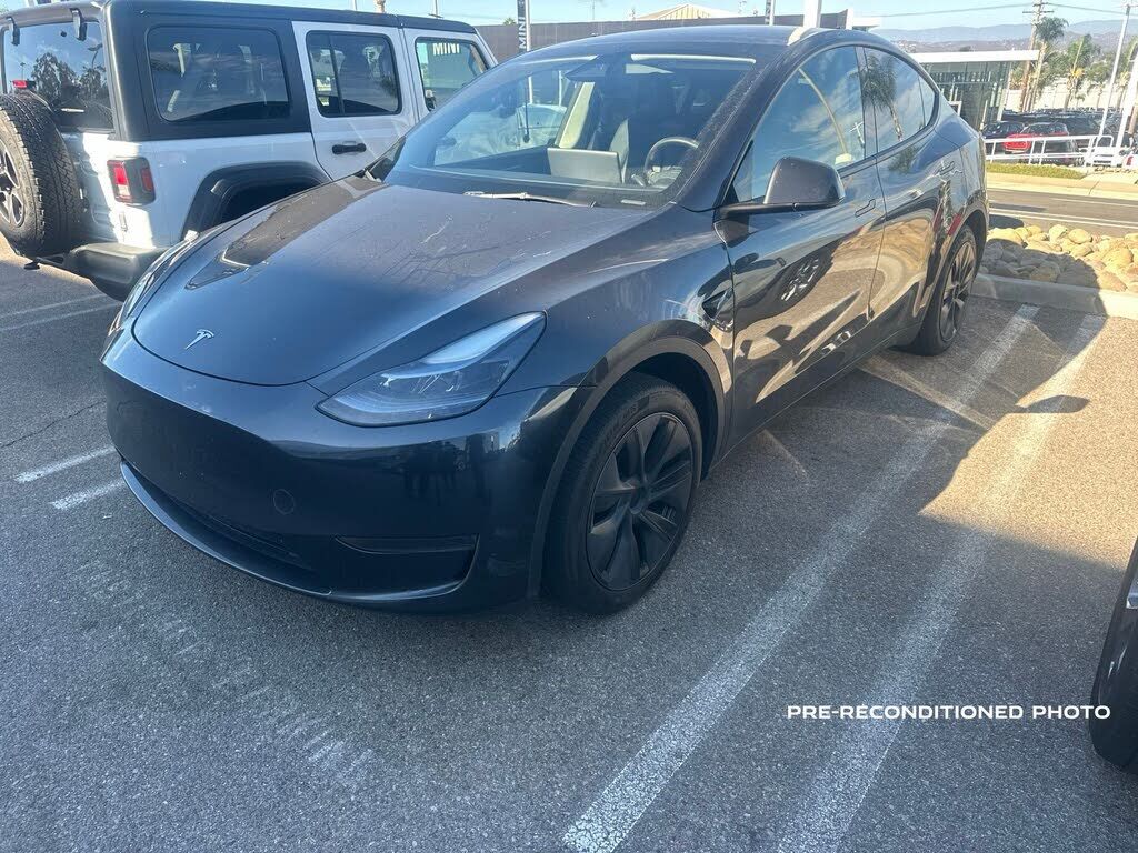2024 TESLA Model Y