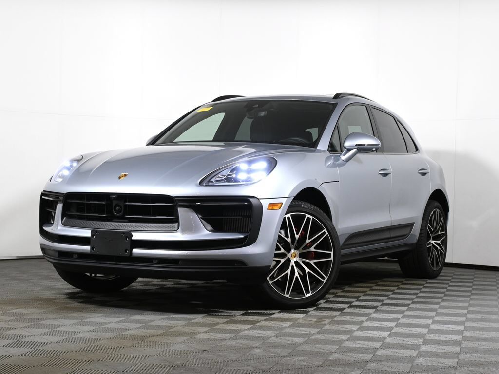 2026 PORSCHE Macan