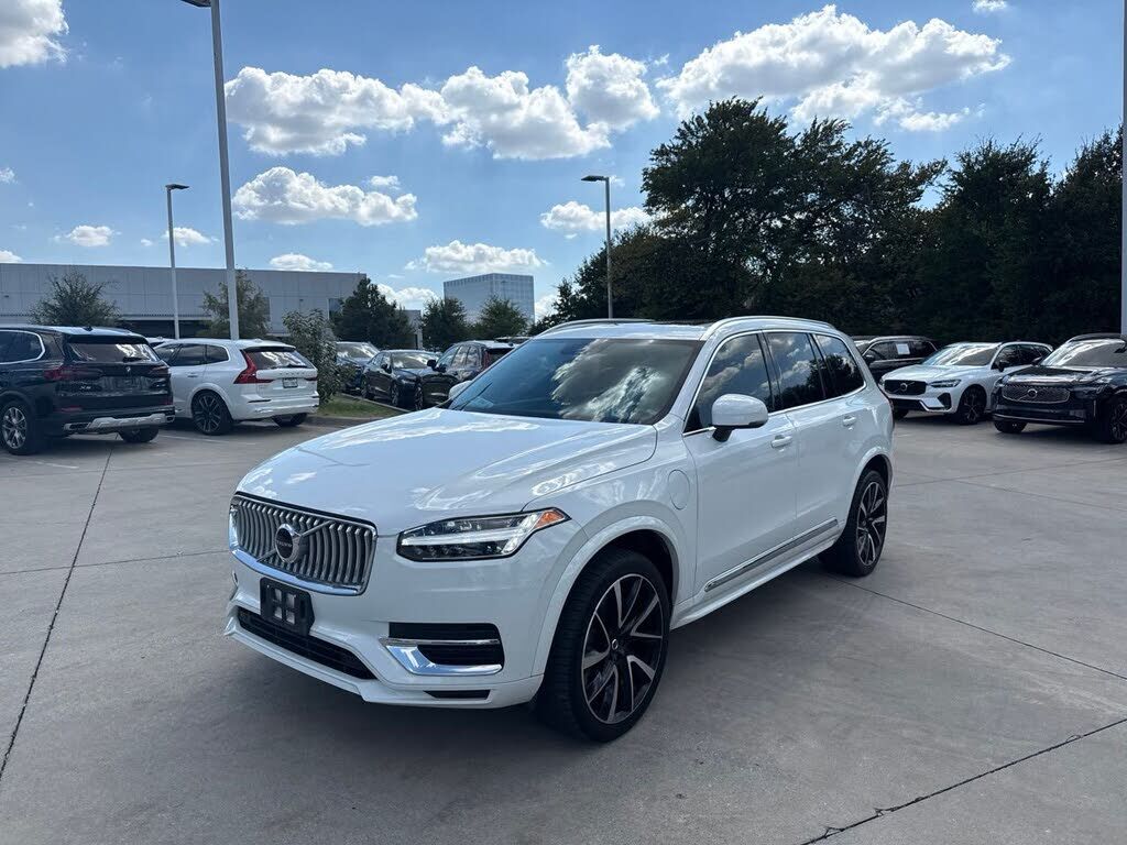 2022 VOLVO XC90