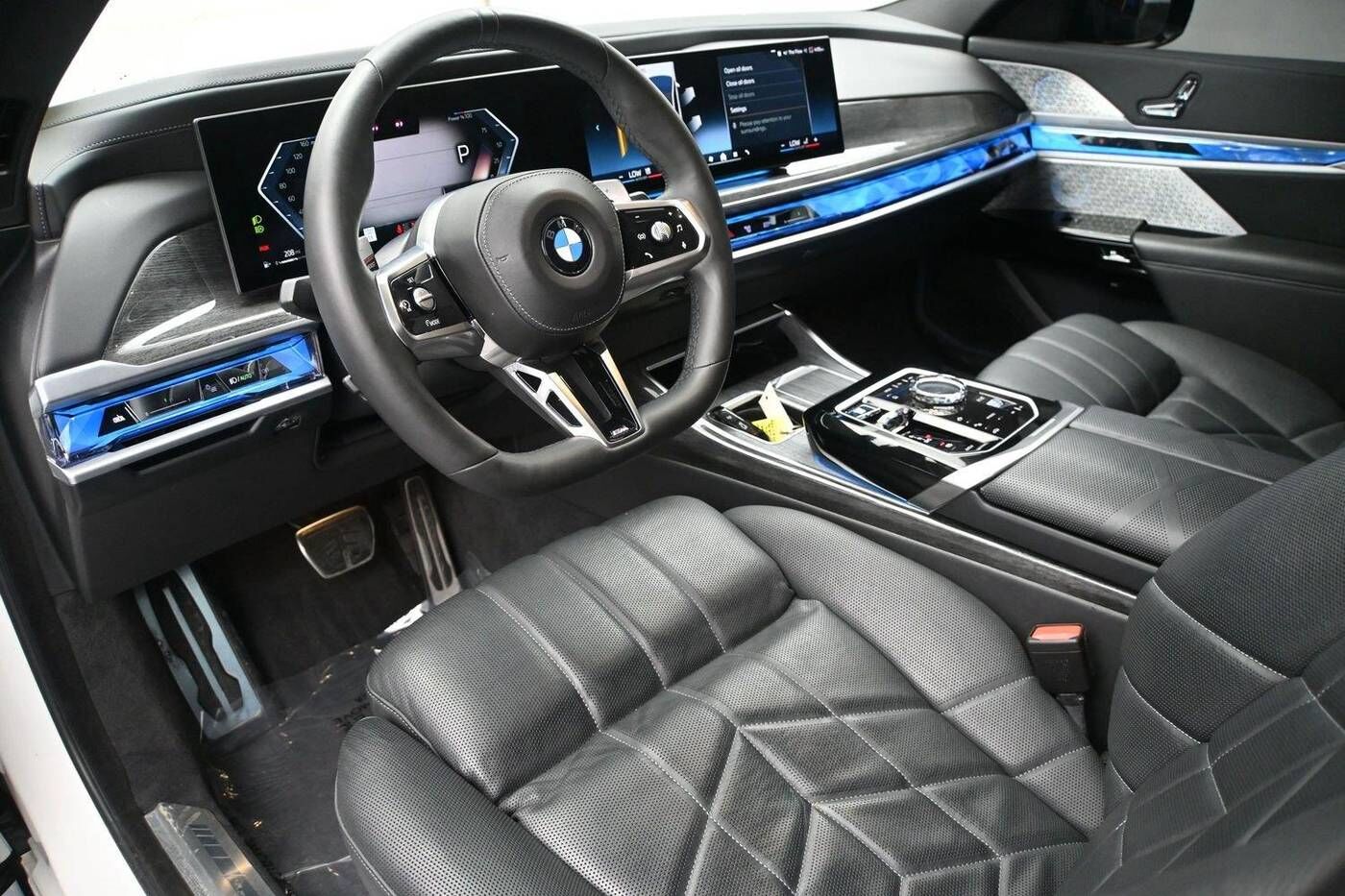 2023 BMW 760i