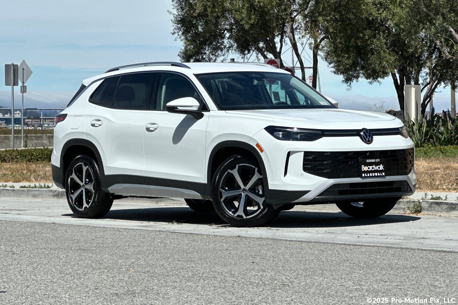 2026 VOLKSWAGEN Tiguan