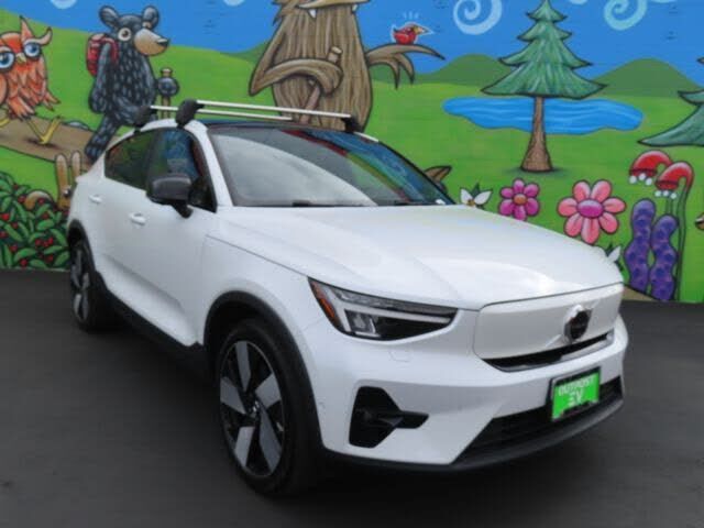 2023 VOLVO C40