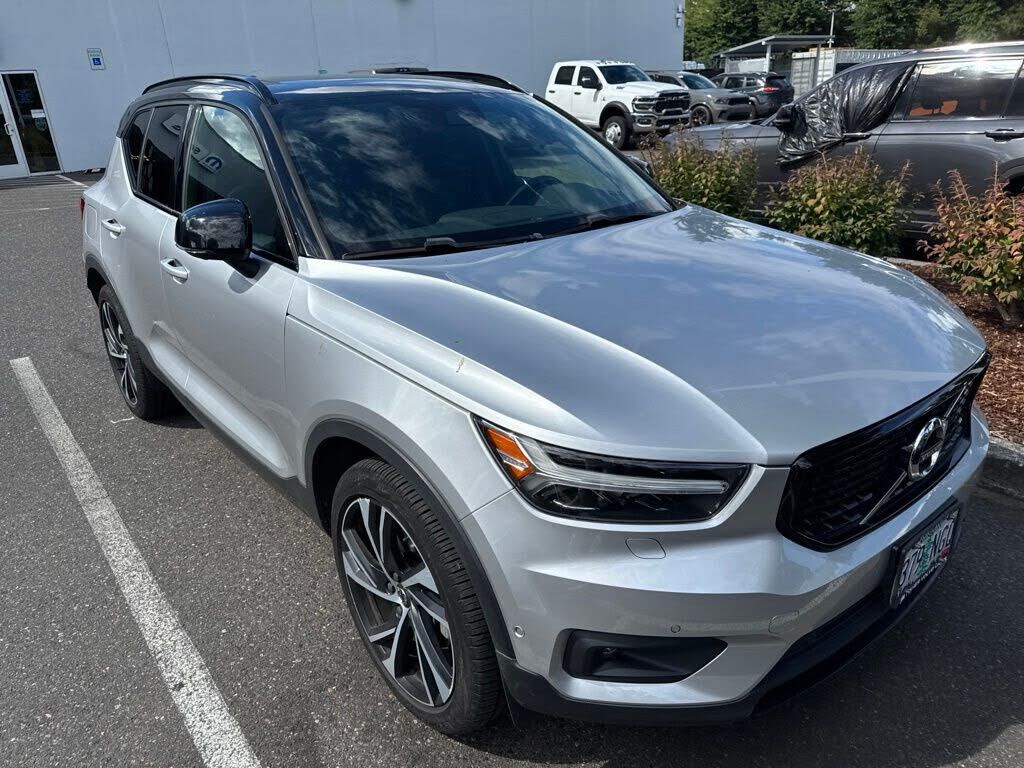 2019 VOLVO XC40