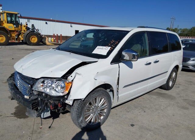 2015 CHRYSLER Town and Country