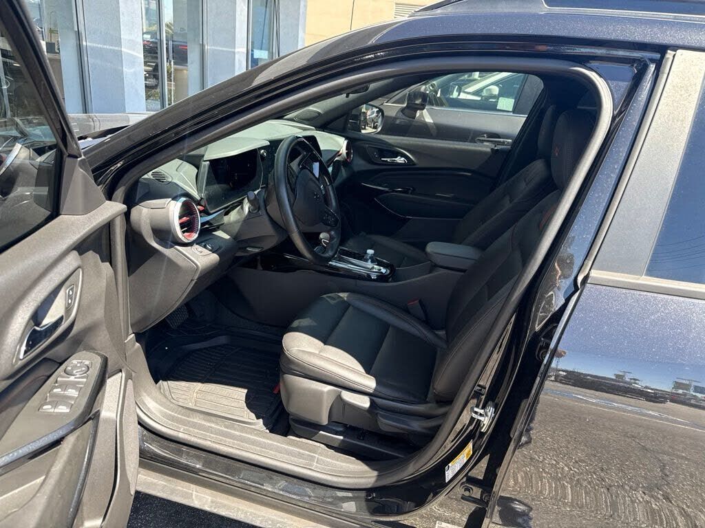 2024 CHEVROLET Trax