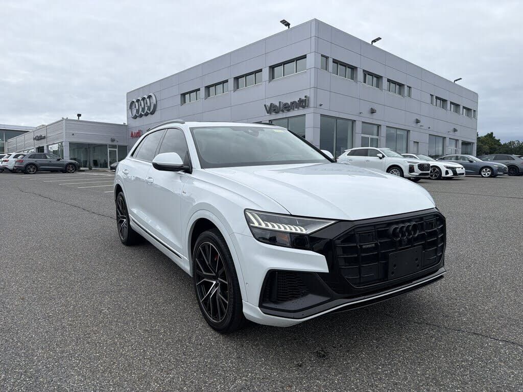 2023 AUDI Q8