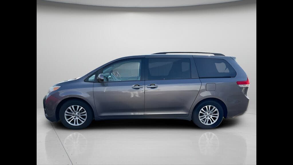 2014 TOYOTA Sienna