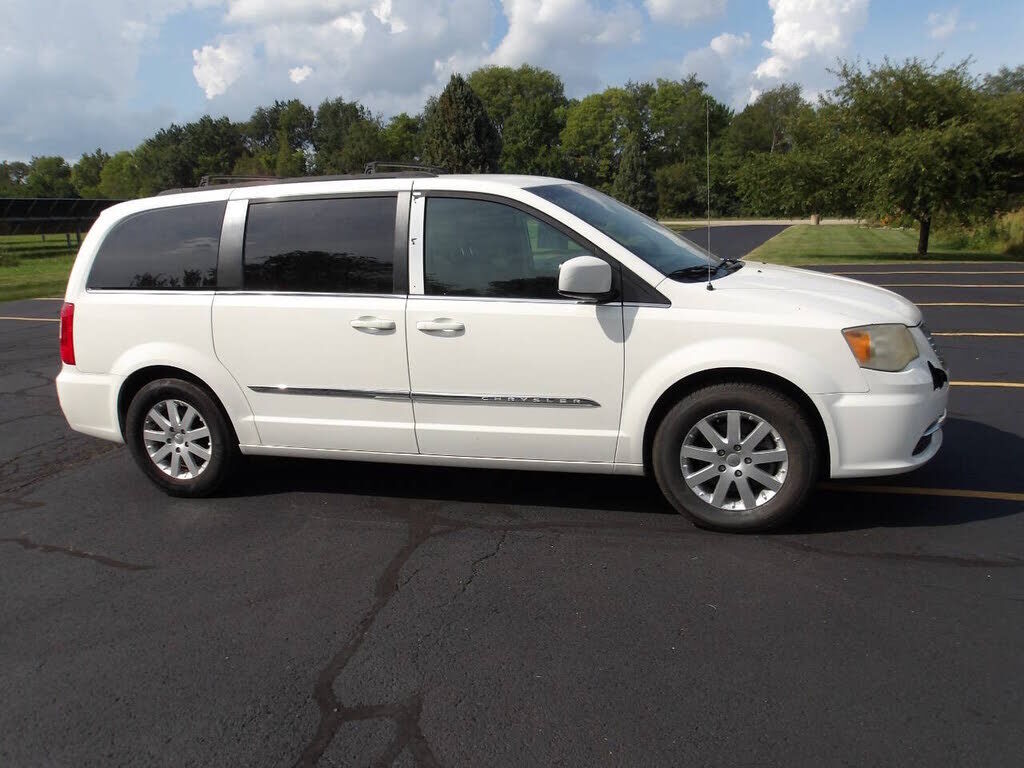 2013 CHRYSLER Town and Country