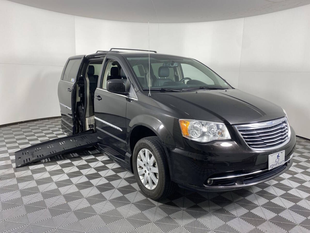 2014 CHRYSLER Town and Country