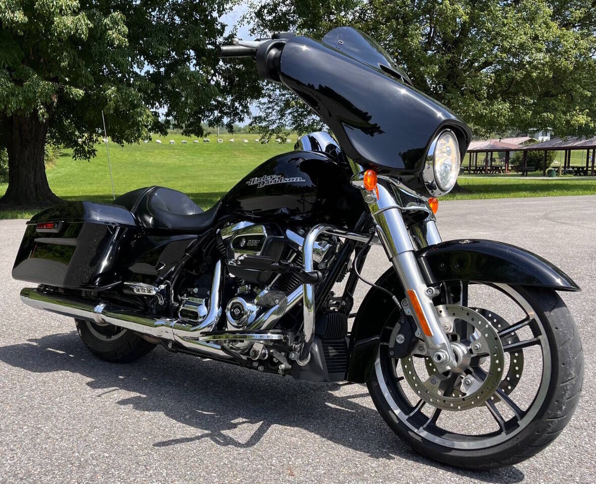 2018 HARLEY DAVIDSON FLHX / Street Glide
