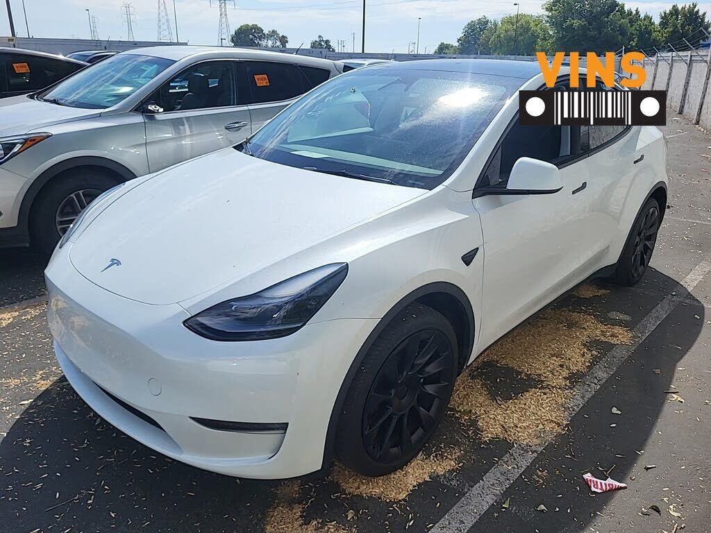 2024 TESLA Model Y
